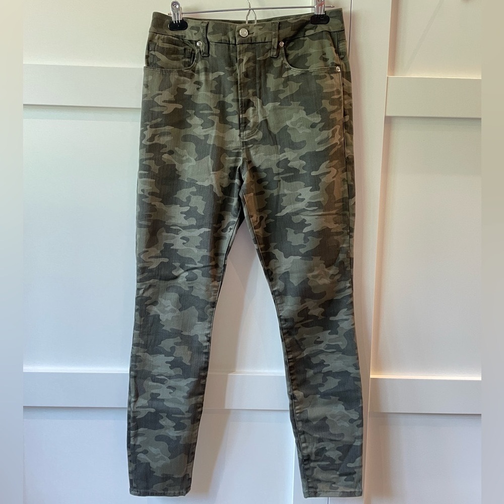 Brand new, never worn Good American camo jeans